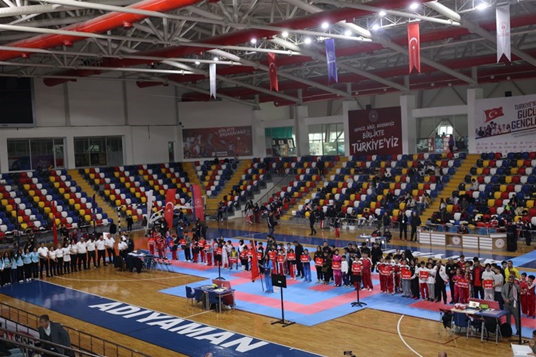 KICK BOKS ŞAMPİYONASI ADIYAMAN’DA NEFES KESTİ