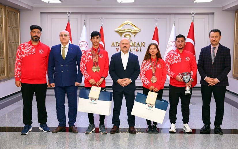 Valimiz Sayın Dr. Osman Varol, Balkan Şampiyonlarını Ödüllendirdi 