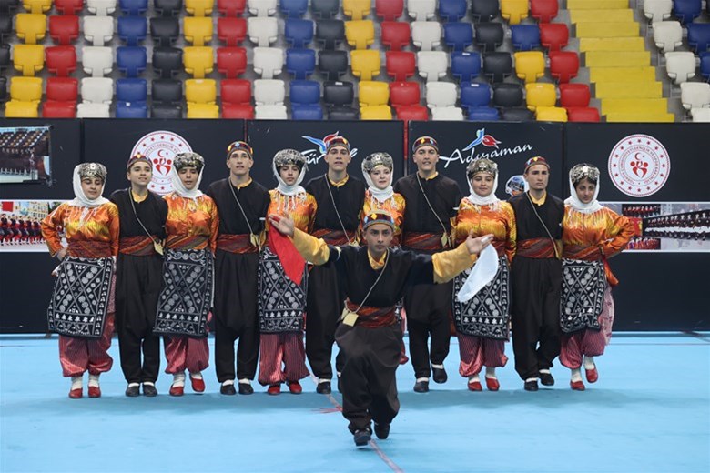 Kültürün Ritmi Sahneye Yansıdı: Okul Sporları Halk Oyunları Müsabakası Coşkuyla Tamamlandı