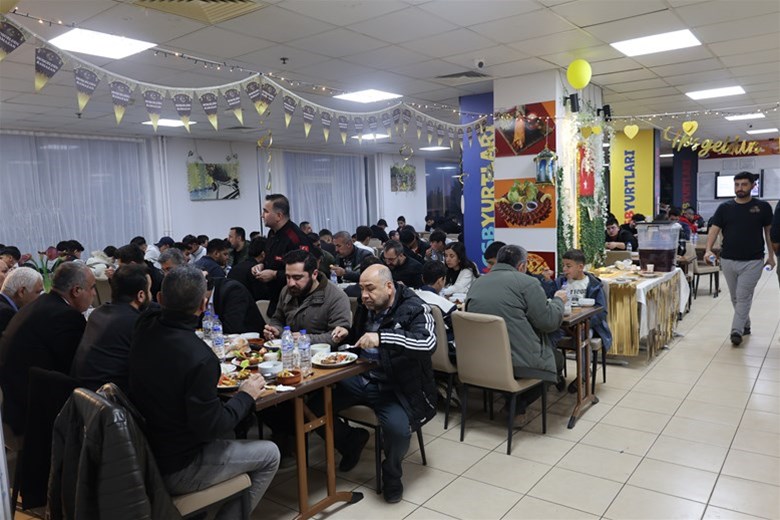 Üç Kuşak Aynı Sofrada: Ramazan’ın Bereketi Gönülleri Buluşturdu